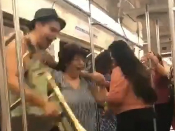 Usuarios del metro de CDMX bailan “La Chona” y se vuelven virales