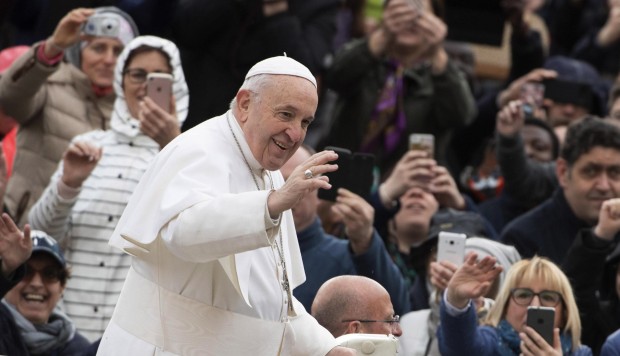 Abusos sexuales deben reportarse en el Vaticano: Papa Francisco