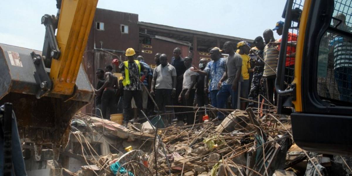 Aumenta a 20 el número de occisos tras derrumbe de edificio en Nigeria