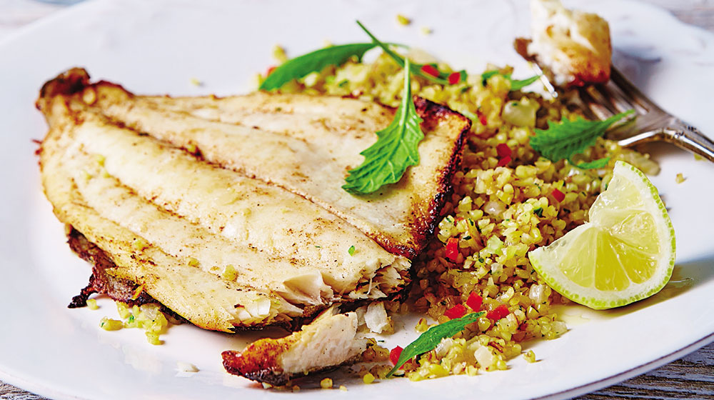 Filete de pescado con quinoa y verduras