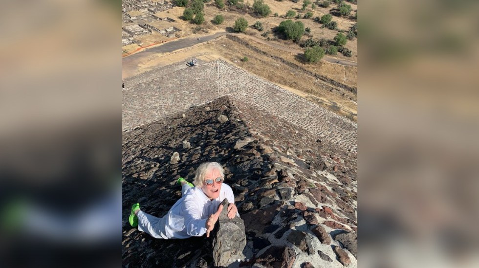 Glenn Close visita las pirámides de Teotihuacán