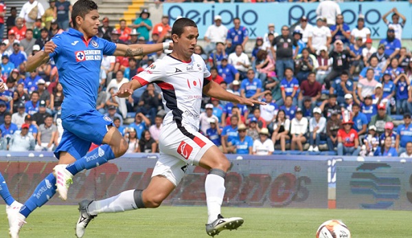 Cruz Azul golea 4-1 a Lobos BUAP