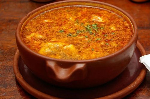 Sopa de ajo con chorizo