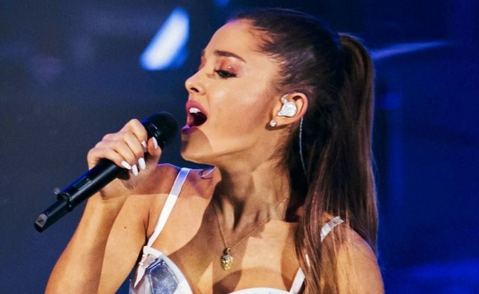 El nuevo tatuaje de Ariana Grande se inspira en Jim Carrey