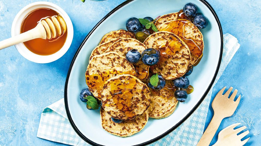 Hot cakes integrales de plátano y avena