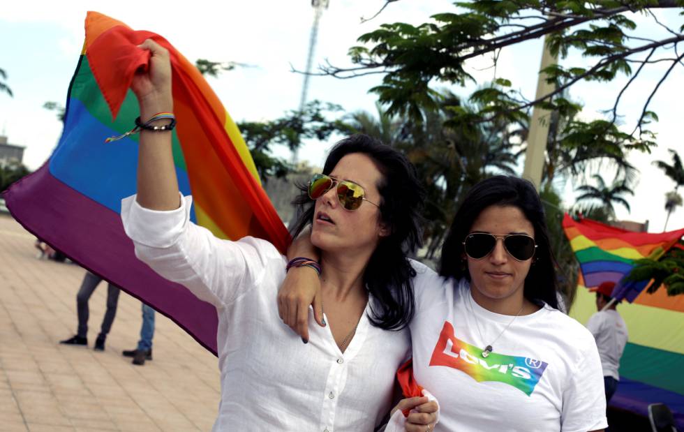 Senado recibe iniciativa para instaurar matrimonio igualitario en la Constitución