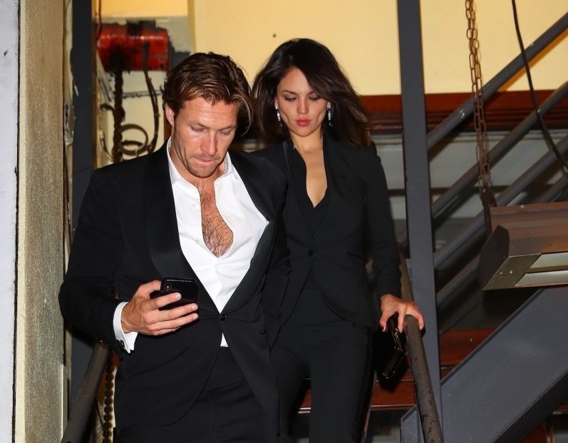 Eiza González y Luke Bracey se dejan ver muy juntitos