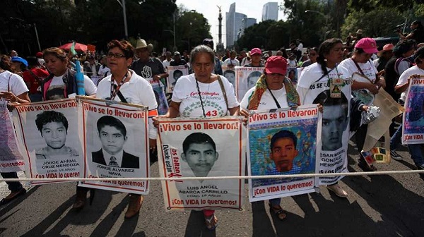Marchan por los 43 normalistas de Ayotzinapa a 5 años de la desaparición