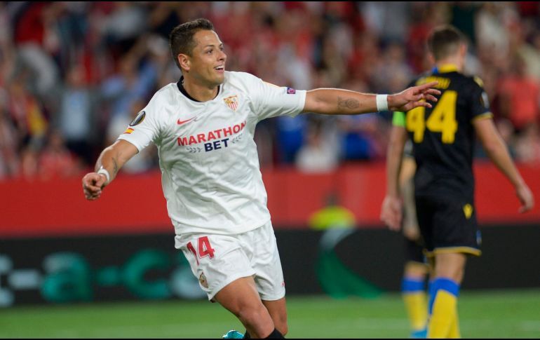 “Chicharito” afianza al Sevilla en Europa League