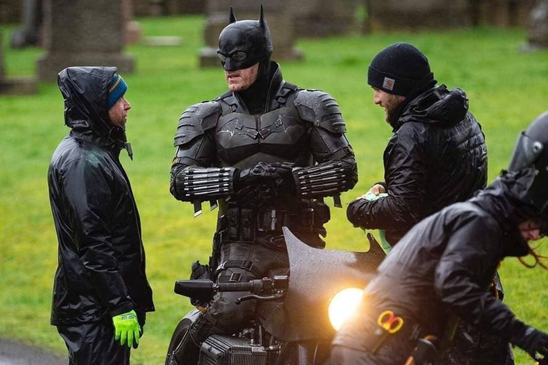 Revelan traje completo de Robert Pattinson en “Batman”