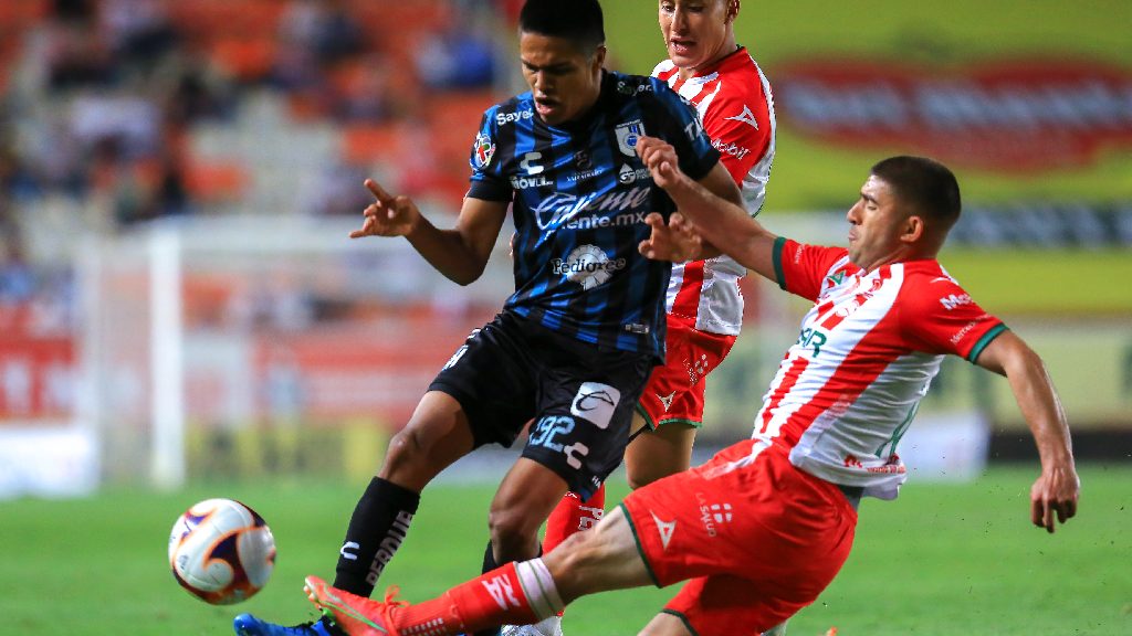 Querétaro vence a Necaxa 3-0 logrando su primer triunfo de la temporada