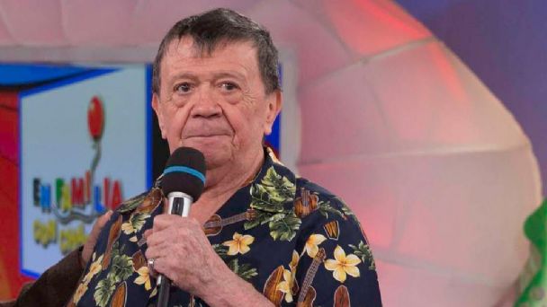 “No estoy desahuciado”, responde “Chabelo” a su estado de salud