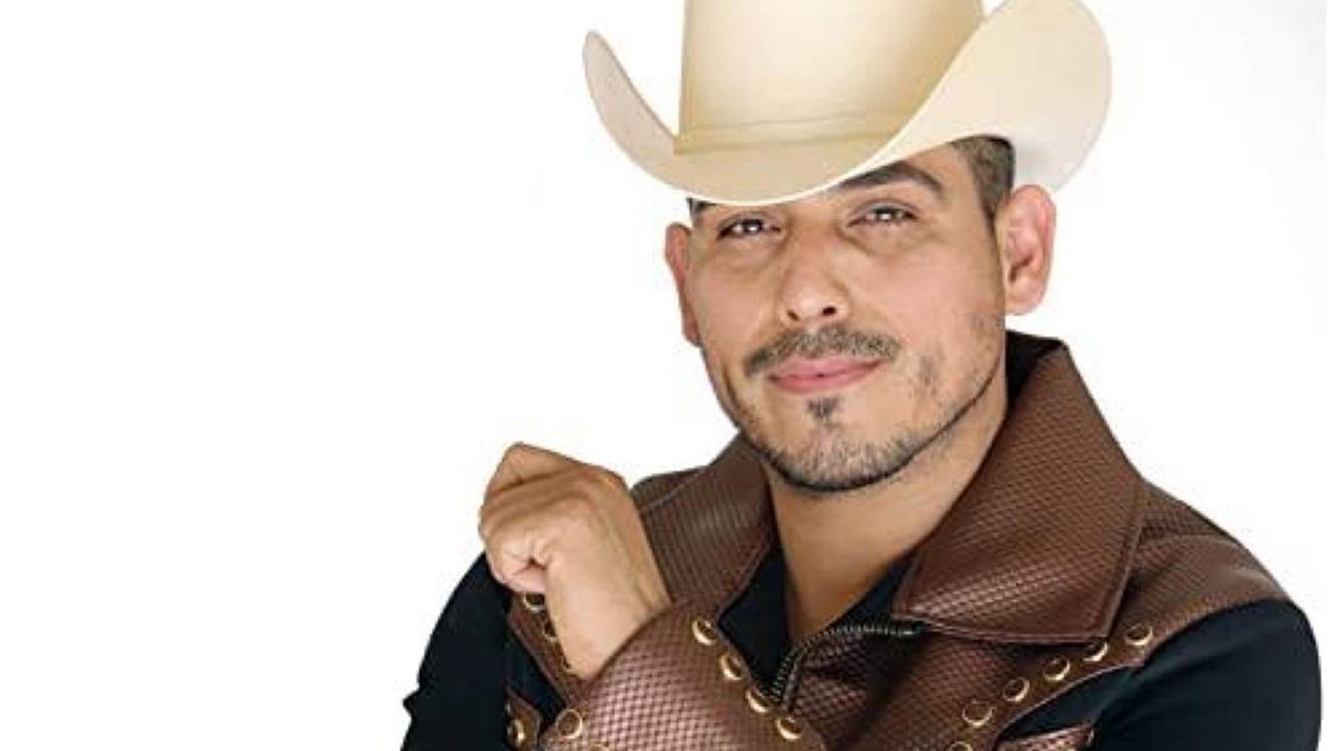 Acusan a Espinoza Paz de discriminar a otros cantantes