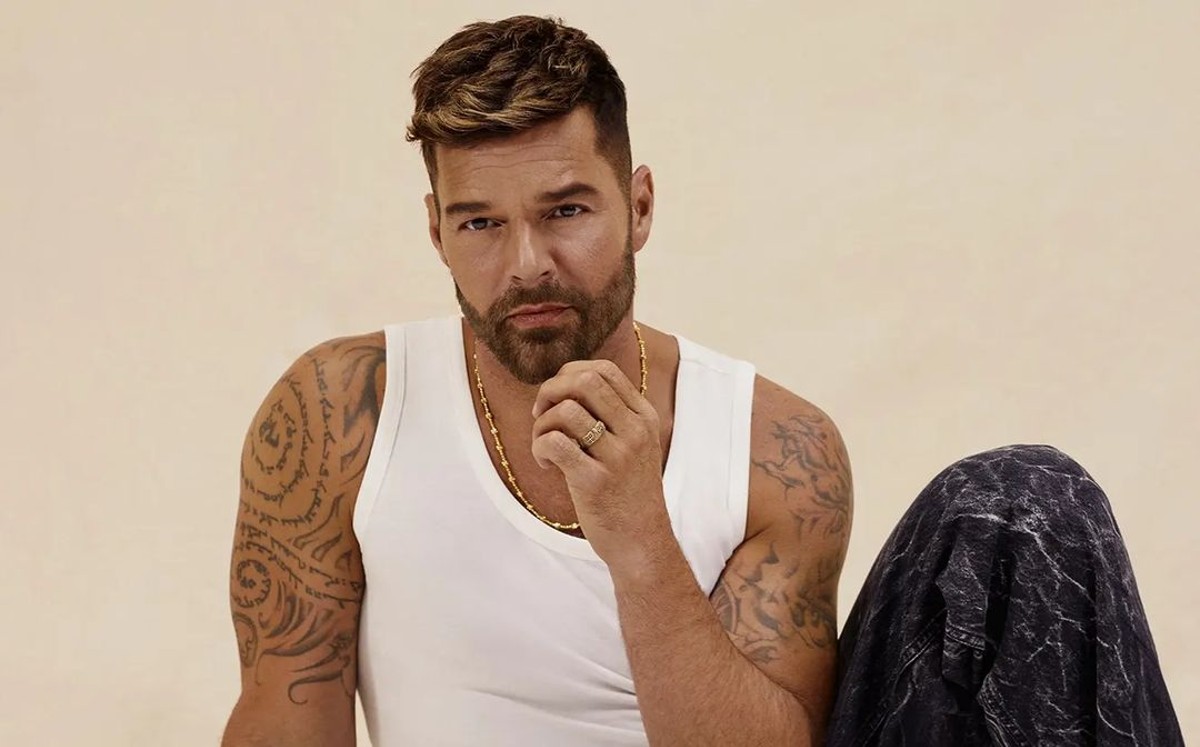 (VIDEO) ¿Se hizo un retoque? Ricky Martin en polémica por su rostro