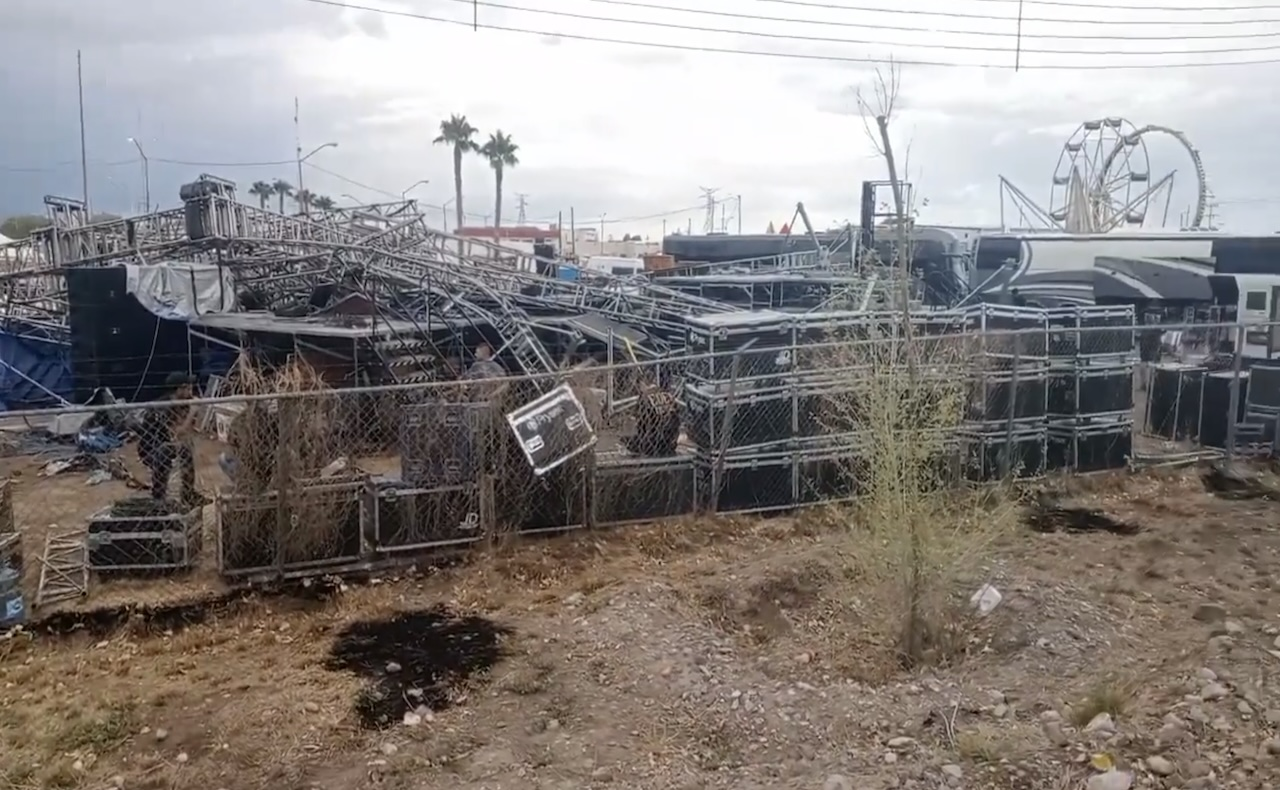 El escenario destinado para el concierto de Edén Muñoz en Chihuahua sufrió un colapso debido a intensos vientos.